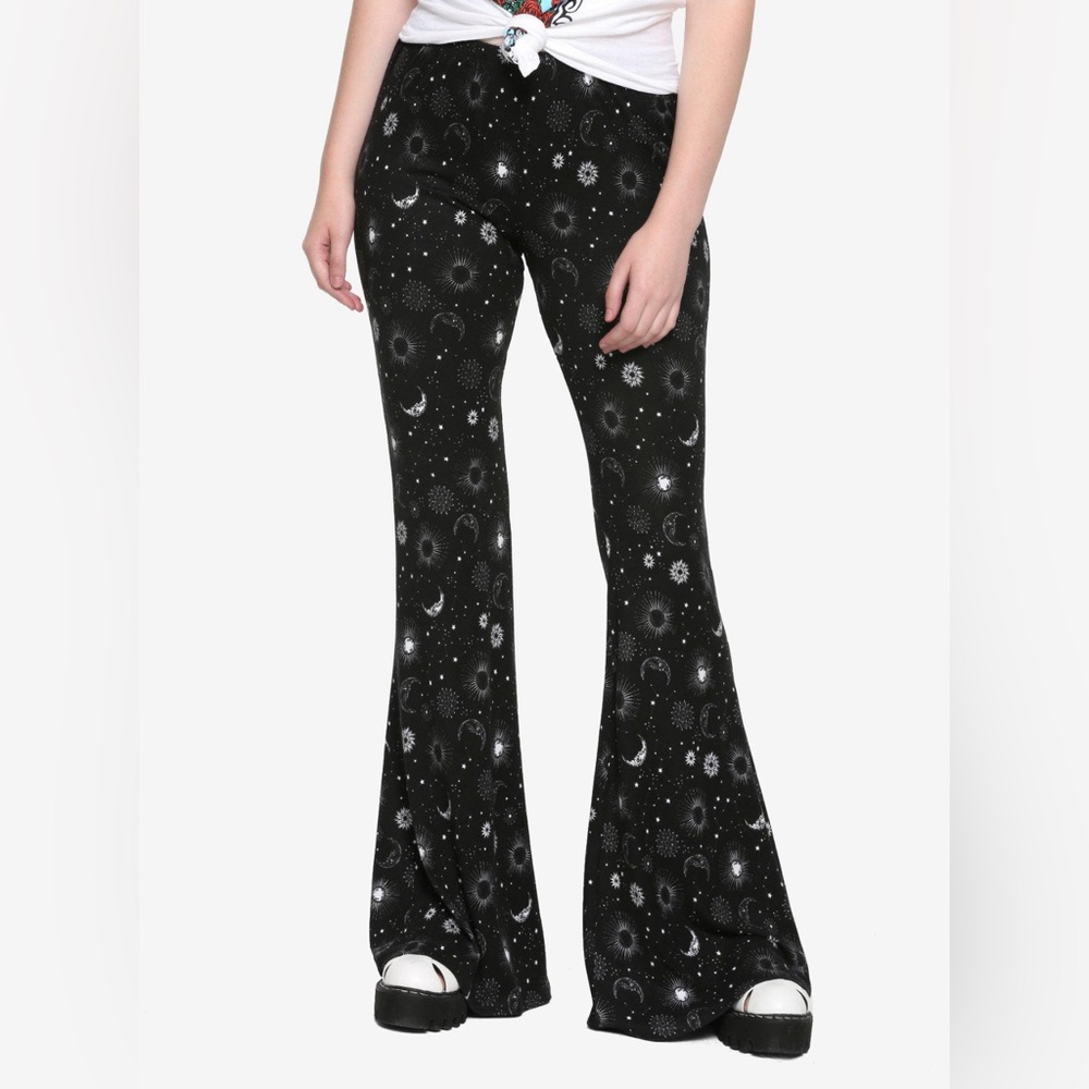 Hot Topic Plus size celestial leggings